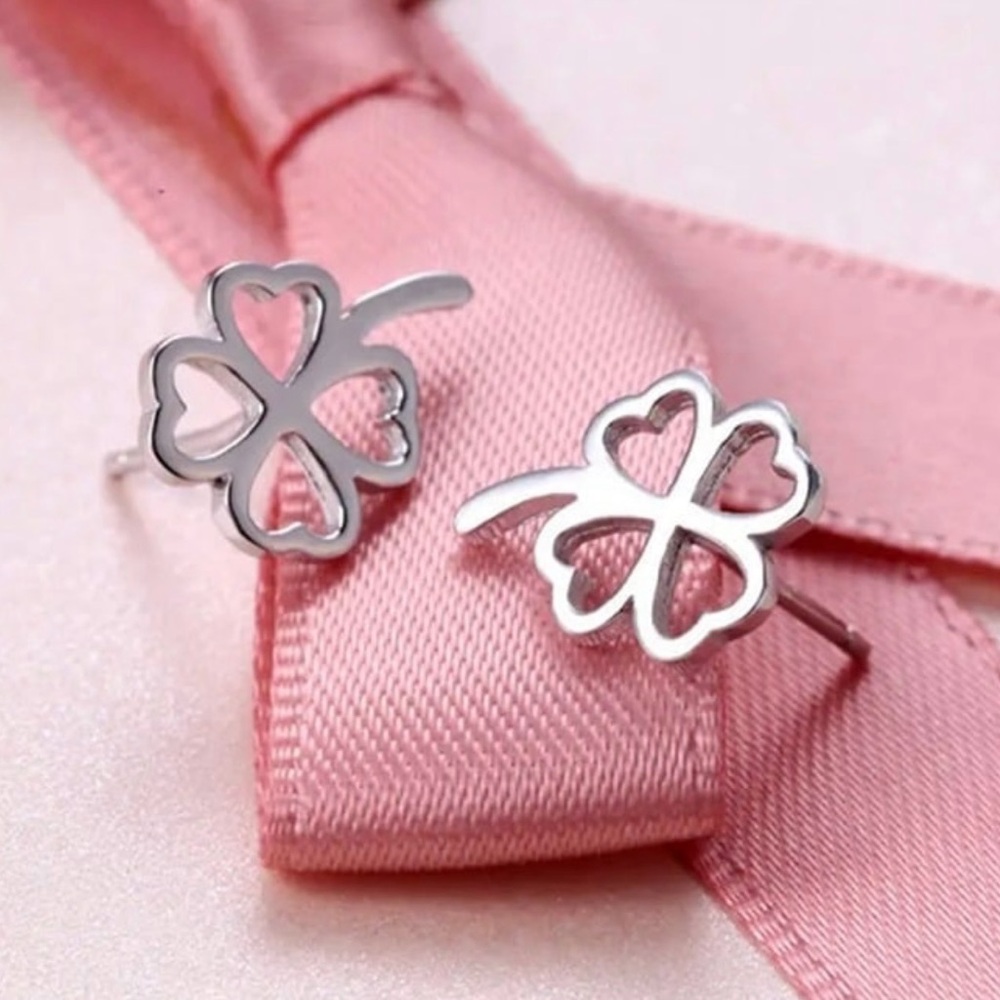NEW Silver Clover Heart Stud  Earrings